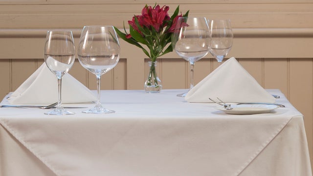 restaurant-table2.jpg 